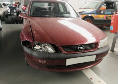 Opel Vectra - golpe frontal - siniestro total