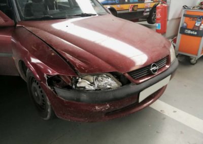 Opel Vectra - golpe frontal